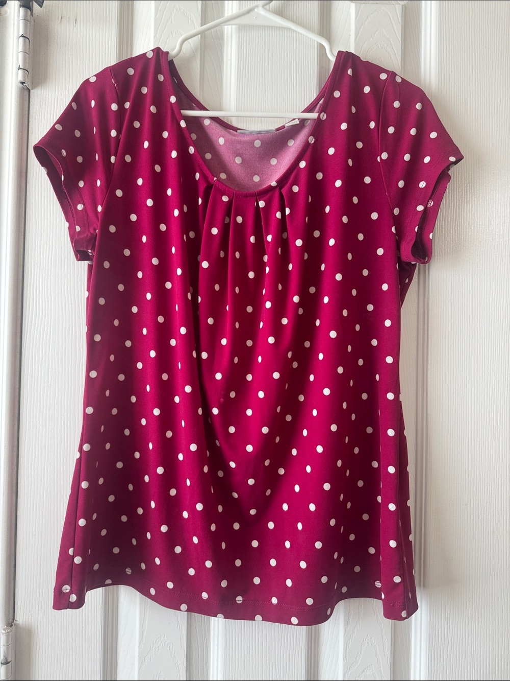 New York & Company Raspberry Polka Dot Short Sleeve Scoop Top